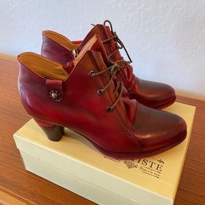Stunning rich leather Spring Step Booties